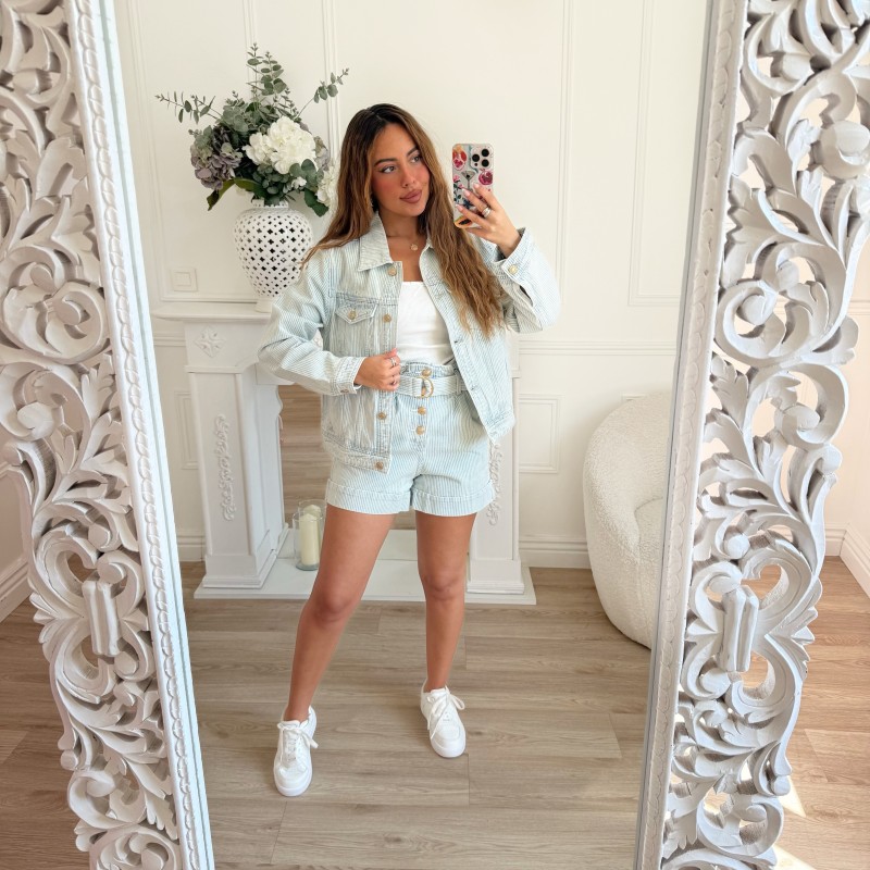 SHORT EN JEAN RAYURES AVEC CEINTURE SHORT EN JEAN RAYURES AVEC CEINTURE