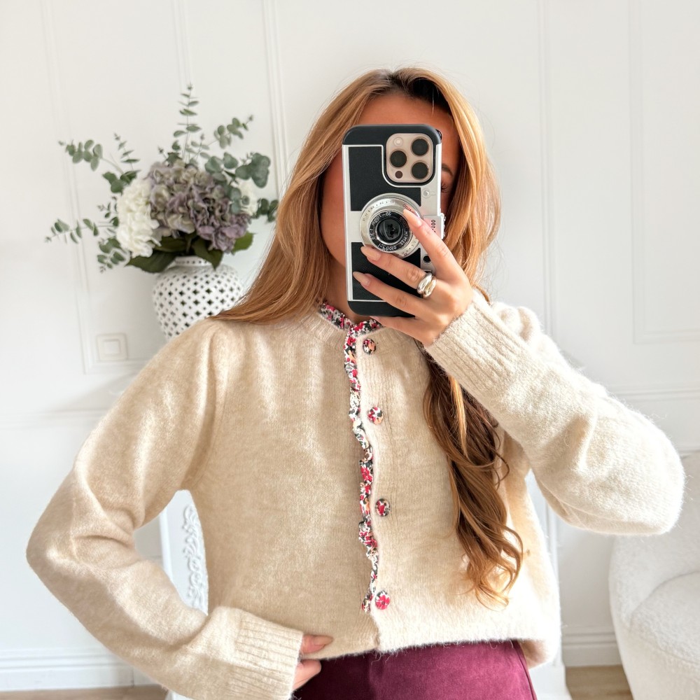 GILET AVEC DETAILS BRODERIE FLEURIE GILET AVEC DETAILS BRODERIE FLEURIE