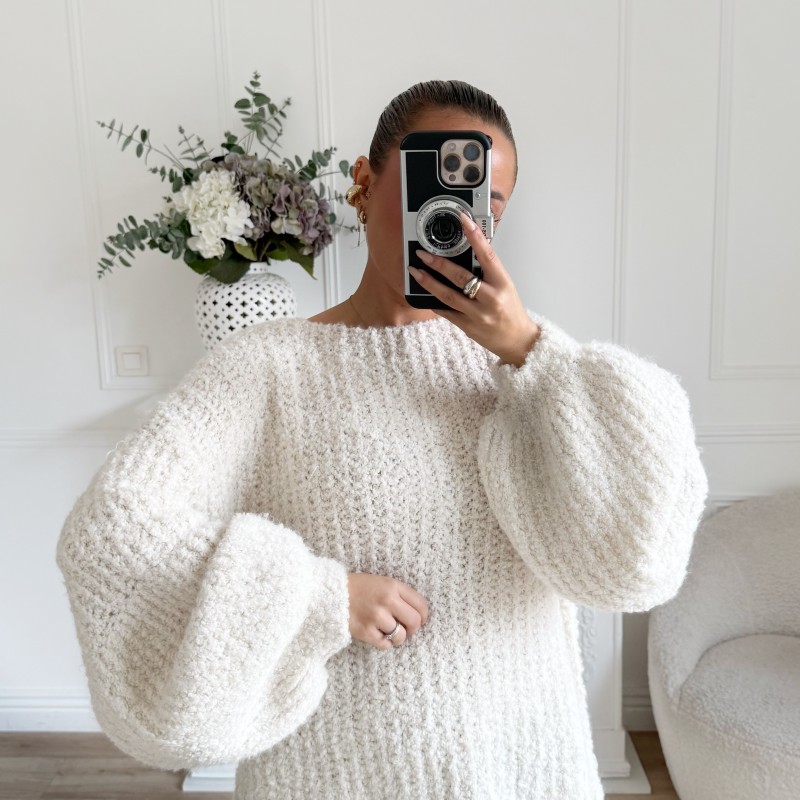 MAXI PULL DOUDOU BLANC CASSÉ
